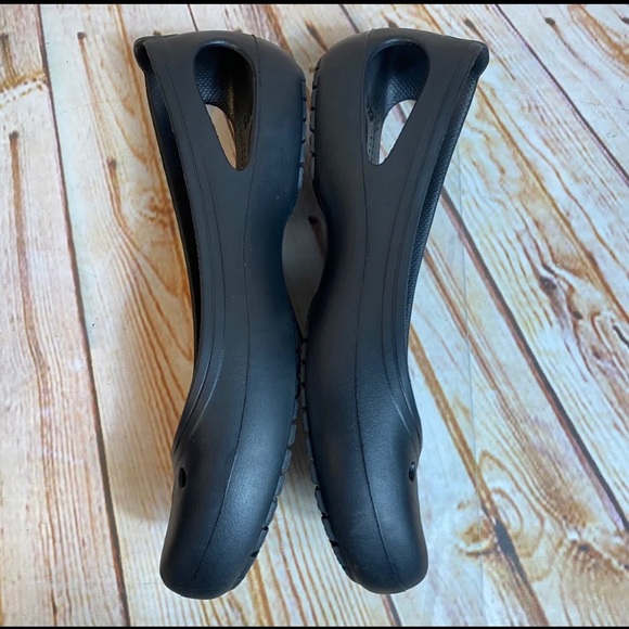 Women’s Crocs - Picture 3 of 5